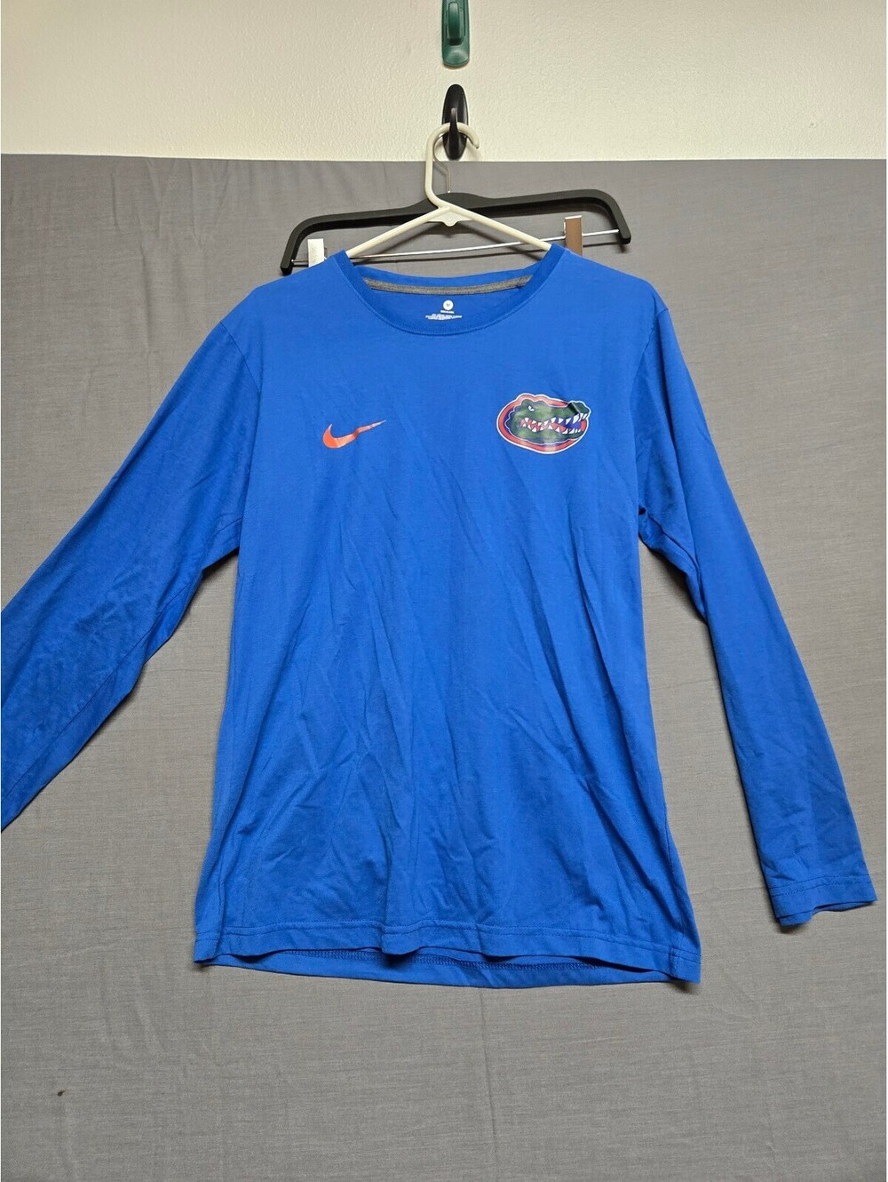 Nike Florida Gators blue long sleeve Dri Fit shirt size M